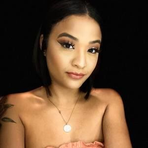 Meet your Posher, Roxanne